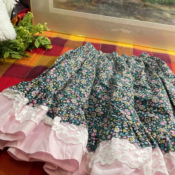 Vintage Pitchfork Lace Skirts - Picture 5 of 10
